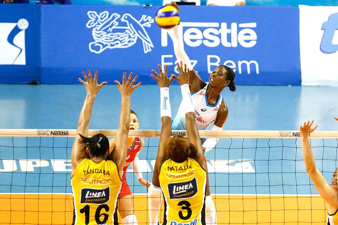 Carcaces, Osasco X Praia Clube - Superliga de Vôlei (Foto: Gabriel Inamine / Fotojump)