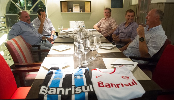 Integrantes das comissões técnicas também confraternizaram (Foto: Alexandre Lops/Inter)