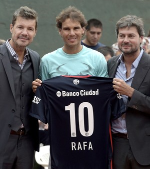 tenis rafael nadal camisa san lorenzo (Foto: AFP)