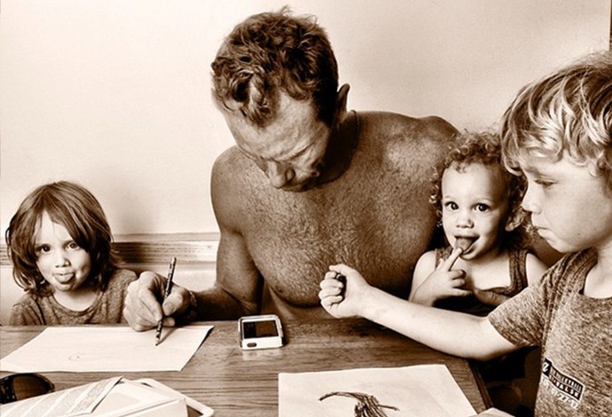 Casey, marido Walsh e filhos, vôlei de praia (Foto: Instagram)