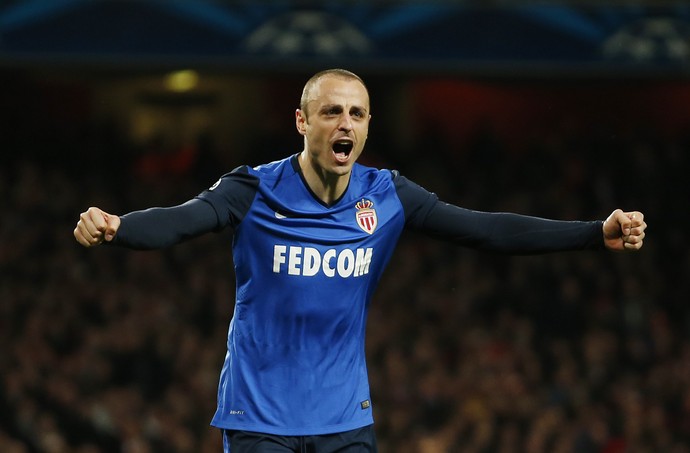 Berbatov Arsenal x Monaco (Foto: Reuters)