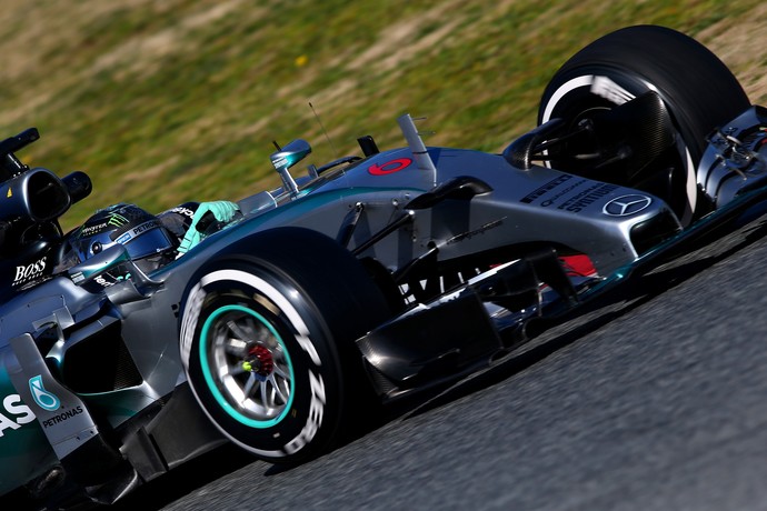 Nico Rosberg deu mostra do poderio da Mercedes ao fazer segundo melhor tempo com pneus médios (Foto: Getty Images)