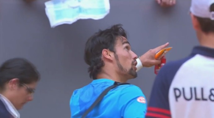 Fabio Fognini chama juiz para briga tênis (Foto: Reprodução SporTV)