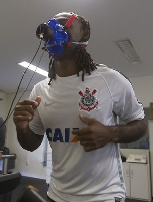 Vagner Love faz exames no Corinthians (Foto: Daniel Augusto Jr/Agência Corinthians)