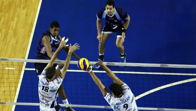 Lance entre Minas x Taubaté pela Superliga Masculina (Foto: Orlando Bento \Minas Tênis)