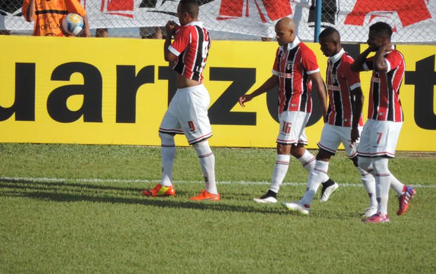 Luis Fabiano comemora gol São Paulo (Foto: Marcos Lavezo/GloboEsporte.com)