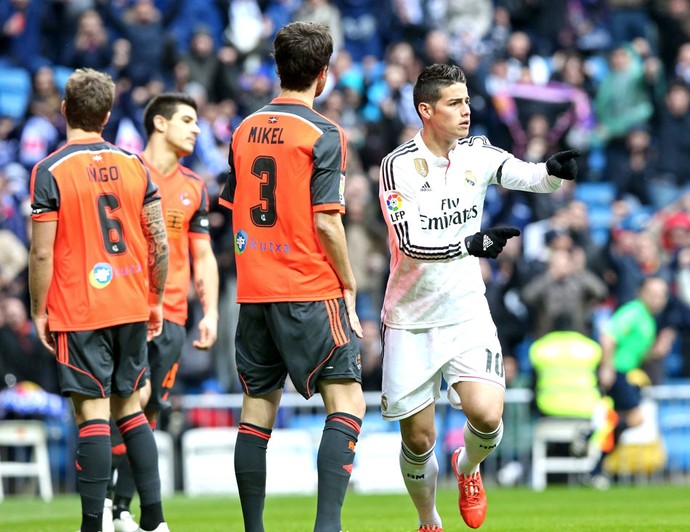 James Rodriguez comemora gol do Real Madrid contra o Real Sociedad (Foto: Agência EFE)