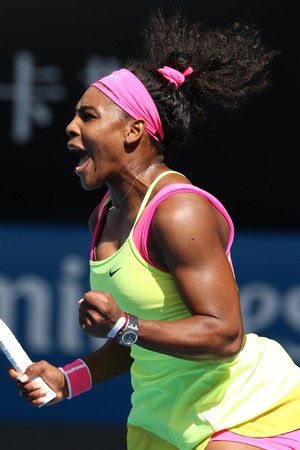 Serena Williams vibra com um ponto conquistado (Foto: Getty Images)