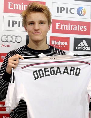 Odegaard apresentação no Real Madrid (Foto: EFE)