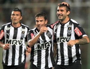  Lucas Pratto comemora gol do Atlético-mg contra o Shakhtar (Foto: Samuel costa / Estadão conteudo)