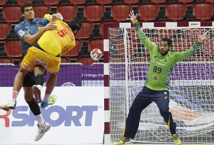 bombom Handebol mundial Brasil e Espanha (Foto: EFE)