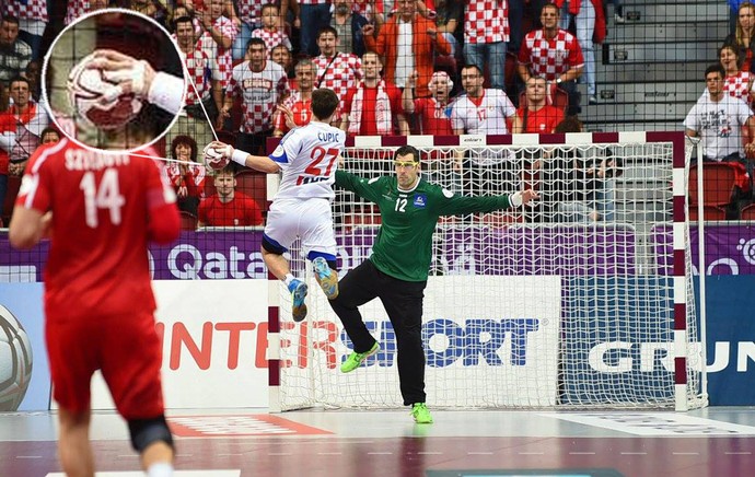 Jogador Handebol sem dedo (Foto: Divulgação / IHF)