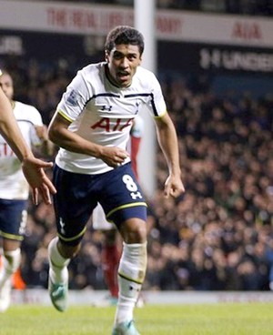 Paulinho Tottenham X Burnley (Foto: Divulgação / Site Oficial Tottenham)