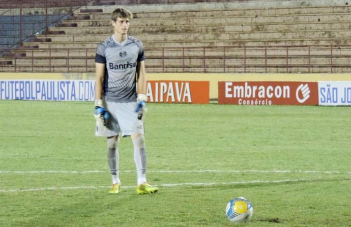 Goleiro Gritti, do Grêmio, na Copa São Paulo 2015 (Foto: Marcos Lavezo)