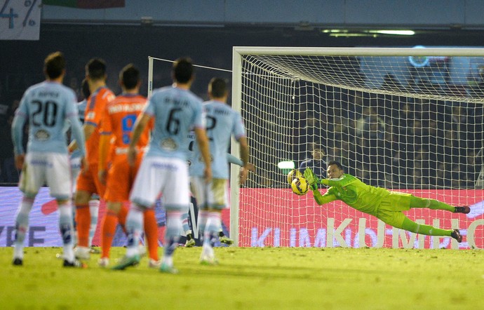 Diego Alves, Celta x Valencia (Foto: AFP)