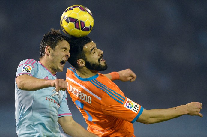  Nemanja Radoja e Alvaro Negredo, Celta x Valencia (Foto: AFP)