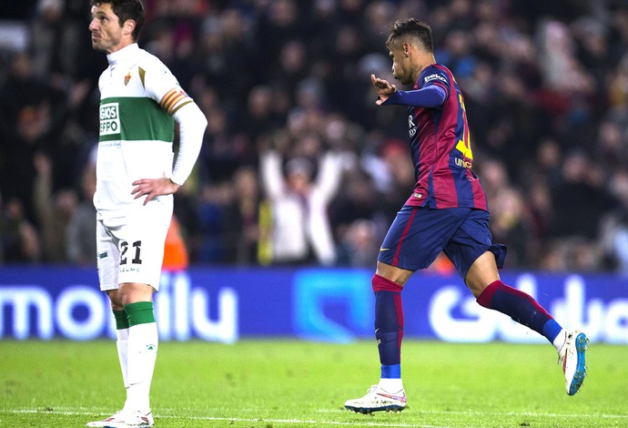 Neymar comemora gol do Barcelona contra Elche (Foto: Agência EFE)