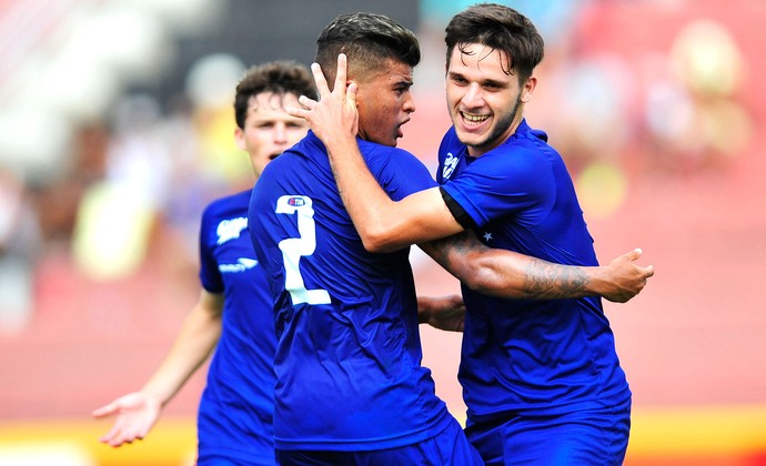 Daniel Vançan comemora gol do Cruzeiro contra o Araguaína, Copinha (Foto: Hélio Suenaga / Agência estado)