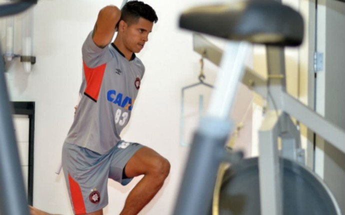 Matteus Atlético-PR (Foto: Divulgação/ Site oficial Atlético-PR)