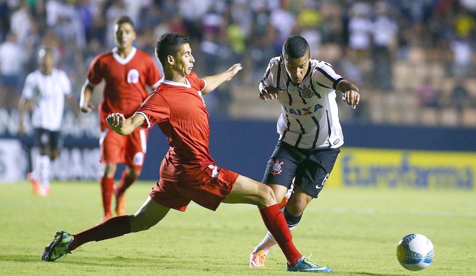 Wellysson e Arana, Corinthians X Guaicurus - Copinha (Foto: Marcos Bezerra / Agência estado)