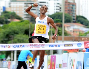 Corrida de Rua - Giovani dos Santos (Foto: Agência Estado)