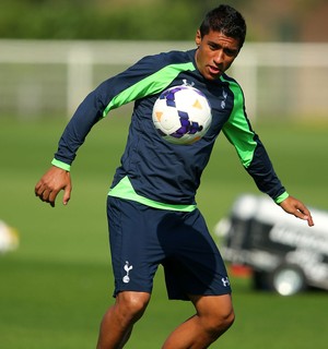 paulinho tottenham treino (Foto: Agência Getty Images)