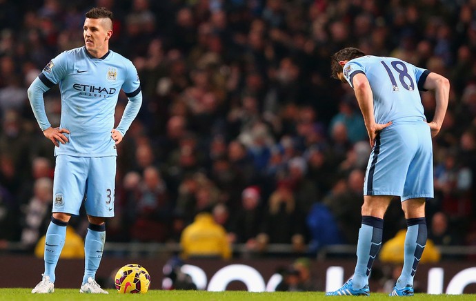 Manchester City x Burnley - jogadores dos blues lamentam (Foto: Getty)