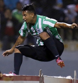 Edwin Cardona, Nacional-COL comemoração - AP (Foto: AP)