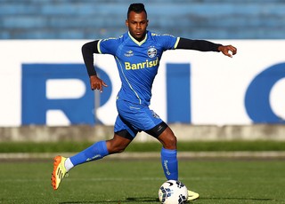 Fernandinho estreará contra o Coritiba (Foto: Diego Guichard)