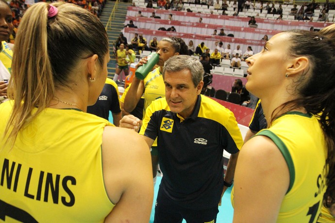 Zé Roberto vôlei Brasil x EUA (Foto: FIVB)