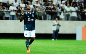 thiago mendes corinthians x goias (Foto: Marcos Ribolli)