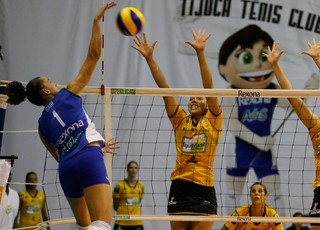 Gabi, vôlei, Rio de Janeiro x Rio do Sul (Foto: Marcelo Régua/MPIX)