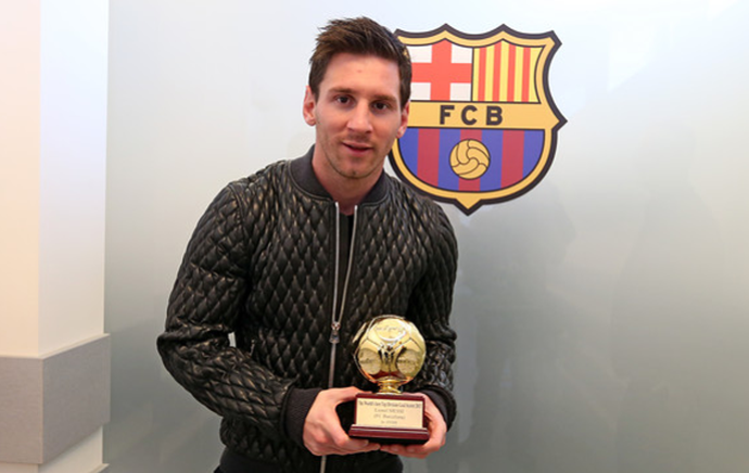 Messi recebe prêmio  (Foto: Miguel Ruiz / FC Barcelona)