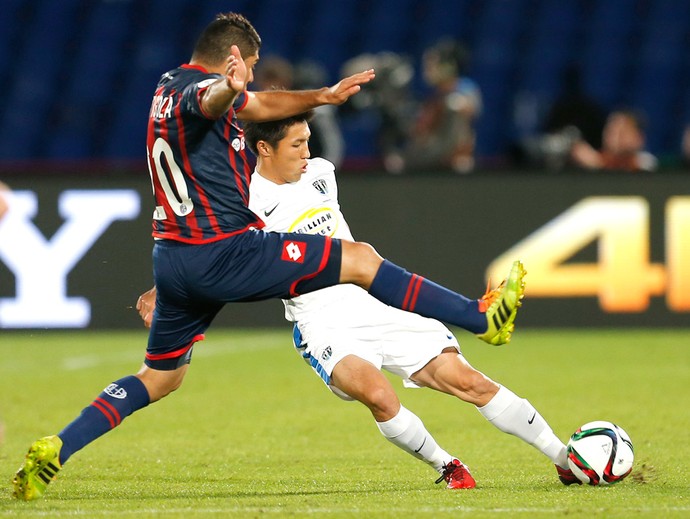 Ortigoza e Takuya, San Lorenzo X Auckland (Foto: Agência AP )