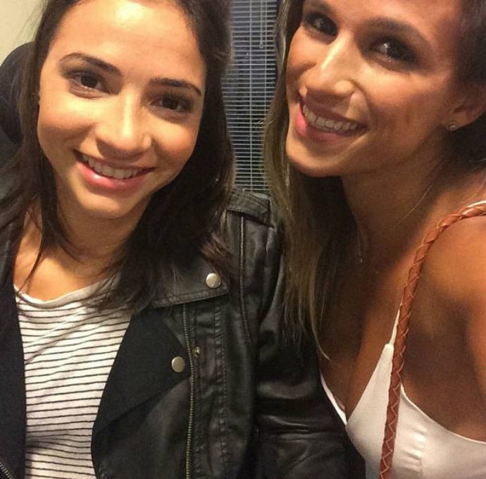 Lais e Jade aparecem juntas em foto na internet (Foto: Reprodução)