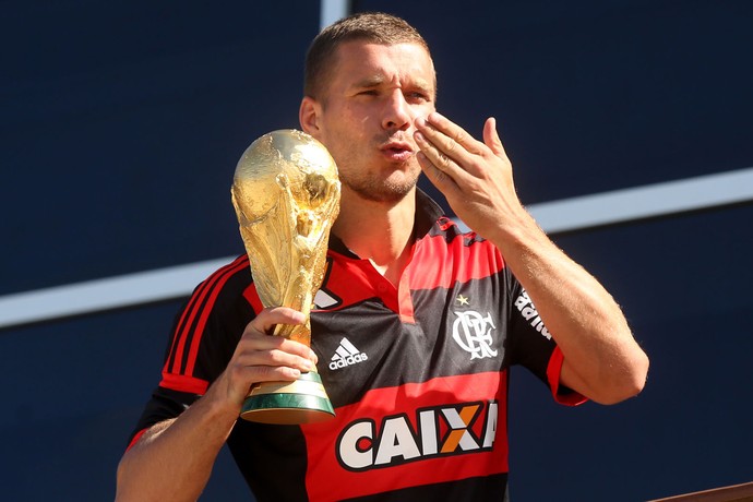 podolski alemanha camisa flamengo (Foto: André Durão)