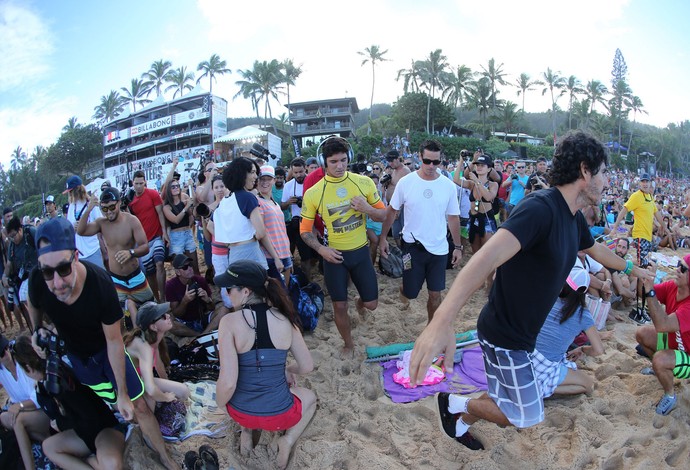 Medina, surfe, Pipeline (Foto: Marcio Fernandes / Ag. Estado)