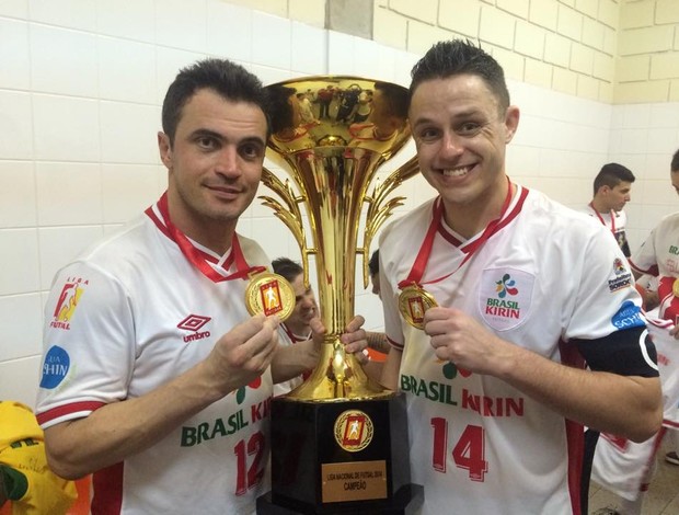 Falcão e Rodrigo Sorocaba campeão Liga Futsal 2014 (Foto: Divulgação / Brasil Kirin)