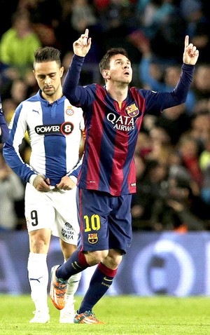 Messi comemora gol do Barcelona contra o Espanyol (Foto: Agência EFE)