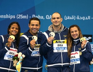 Revezamento misto 4x50m - Medalha de ouro (Foto: Satiro Sodré/SSPRESS)