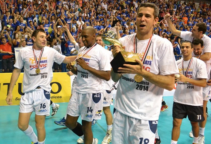 Dante Vôlei Taubaté troféu (Foto: Filipe Rodrigues)