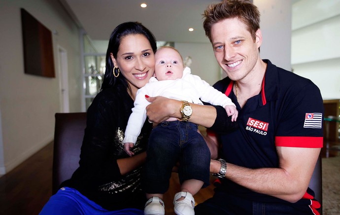 Jaqueline e Murilo com o filho Arthur (Foto: Marcos Ribolli)