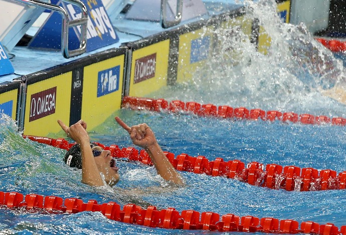 Cesar Cielo - ouro no revezamento (Foto: Satiro Sodré/SSPRESS)