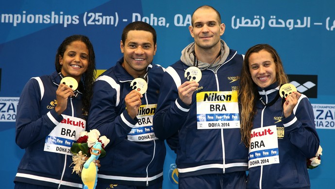 Revezamento misto 4x50m - Medalha de ouro (Foto: Satiro Sodré/SSPRESS)