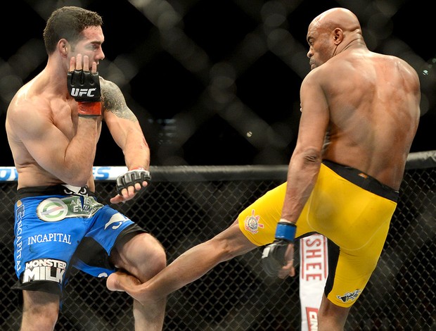 Anderson Silva lesão UFC Las Vegas (Foto: Reuters)