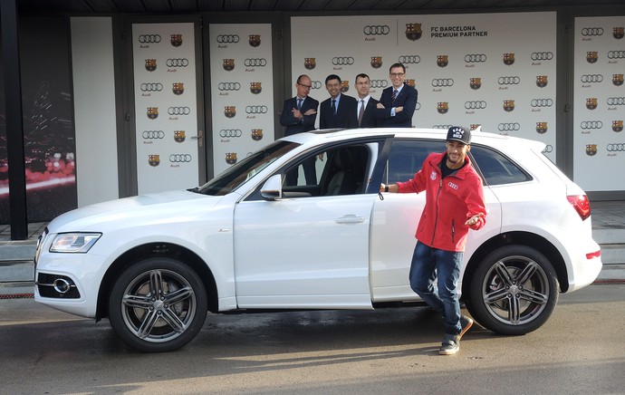 Neymar carro barcelona (Foto: Cassio Barco)