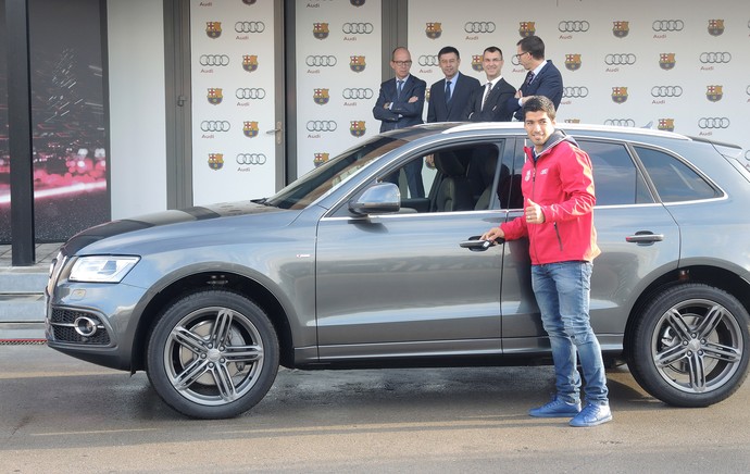 Suarez carro barcelona (Foto: Cassio Barco)