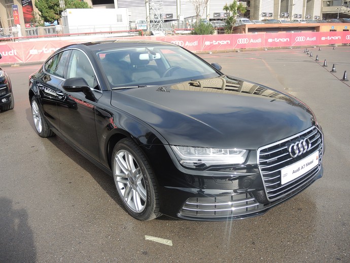 Carros jogadores do Barcelona (Foto: Cassio Barco)