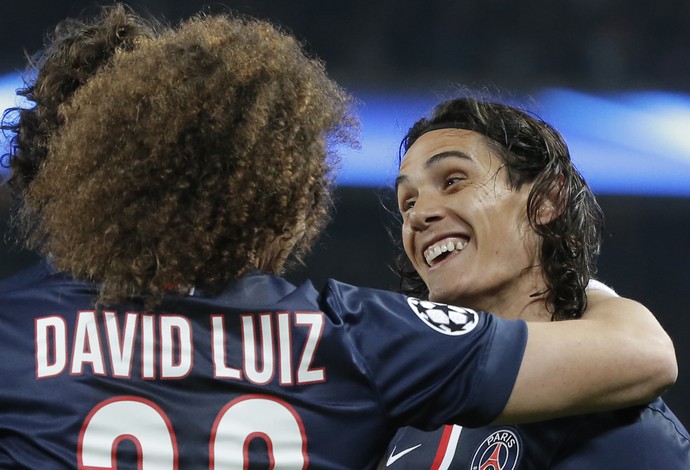 Cavani e David Luiz PSG x Ajax (Foto: AP)