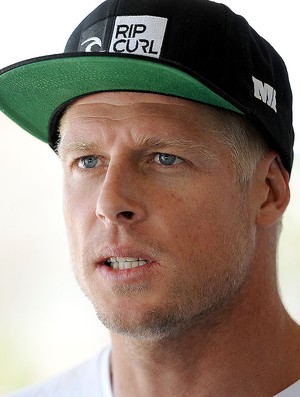 Mick Fanning troféu surfe título (Foto: Getty Images)